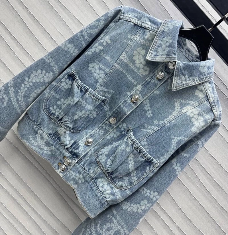Chanel Outwear TimelessDesign 108169