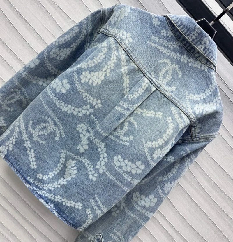 Chanel Outwear Fashionable 108145