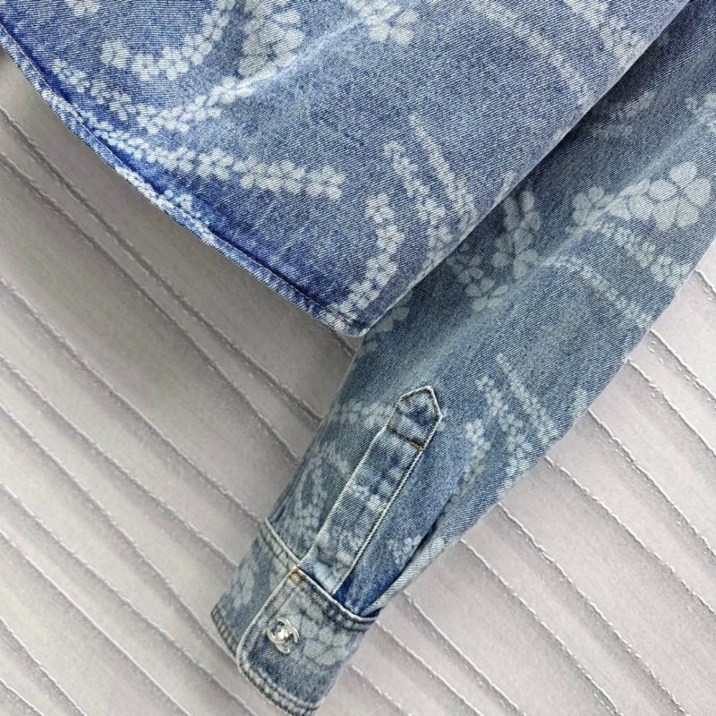 Chanel Outwear Fashionable 108145