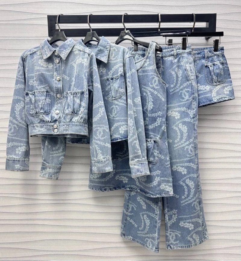 Chanel Outwear Fashionable 108145