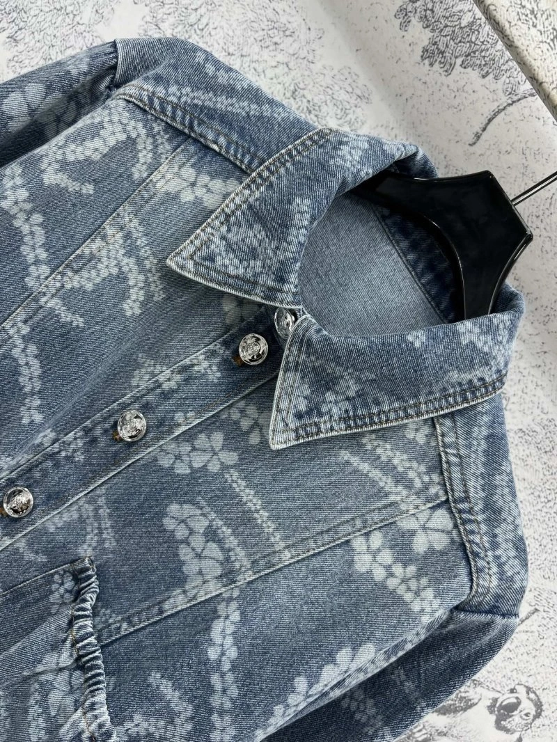 Chanel Outwear TimelessDesign 108171