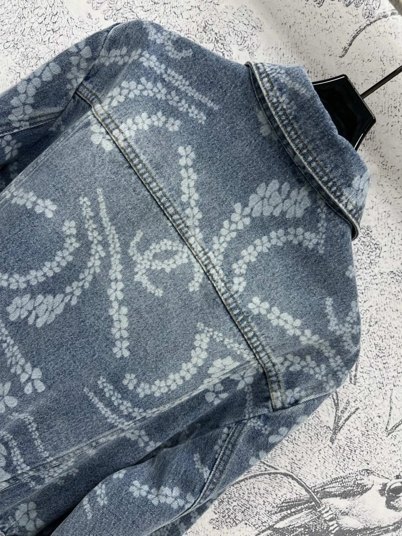 Chanel Outwear TimelessDesign 108171