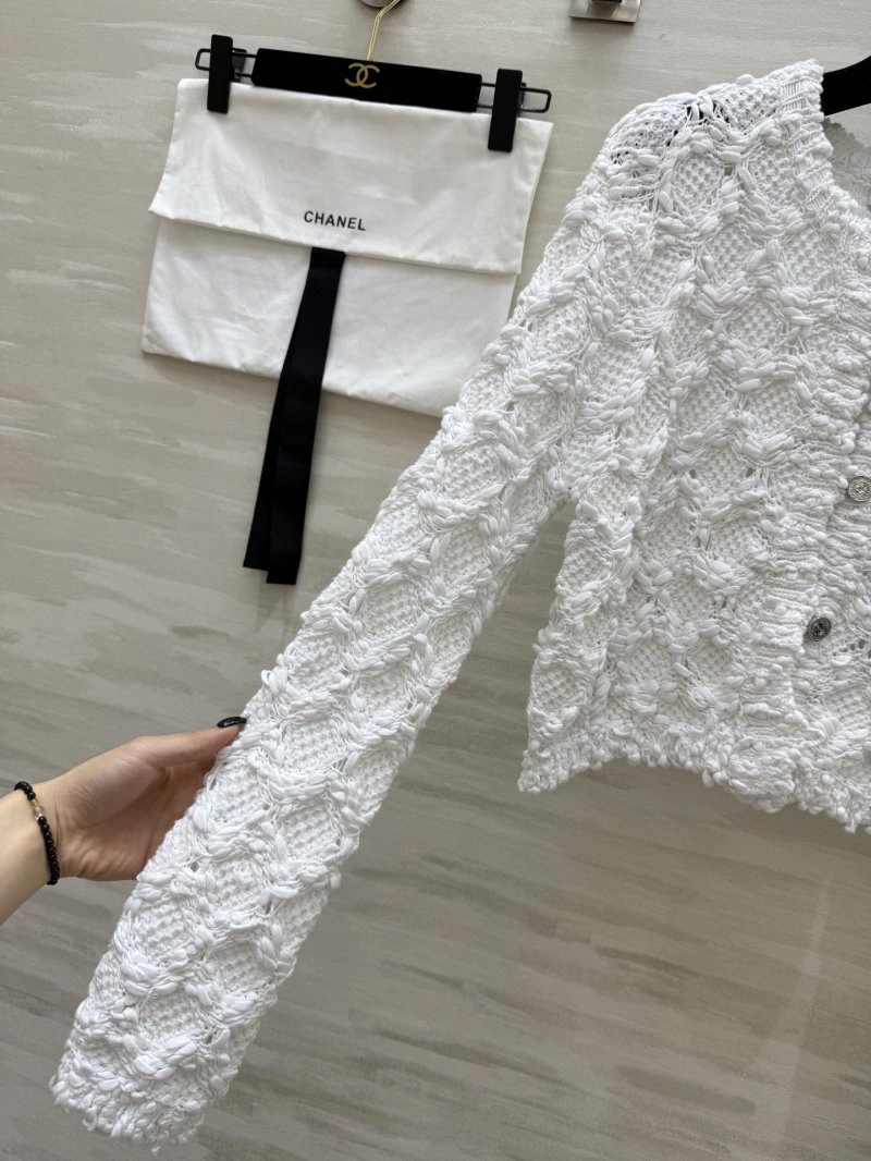 Sophisticated Chanel Outwear 108139