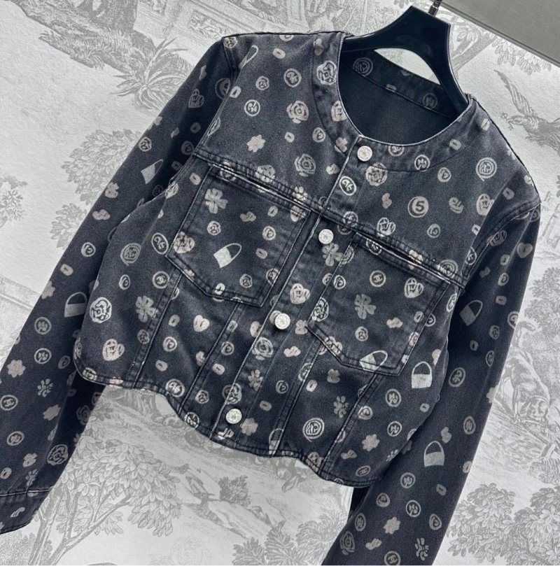 Fashionable Chanel Outwear 108138
