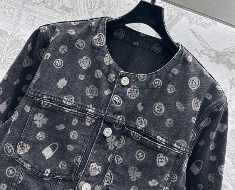 Fashionable Chanel Outwear 108138