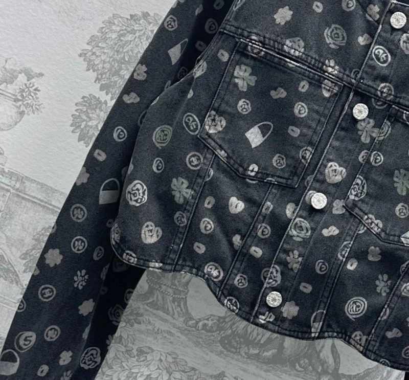 Fashionable Chanel Outwear 108138
