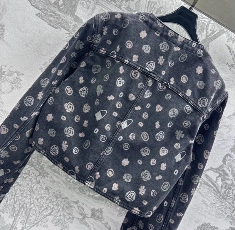 Fashionable Chanel Outwear 108138