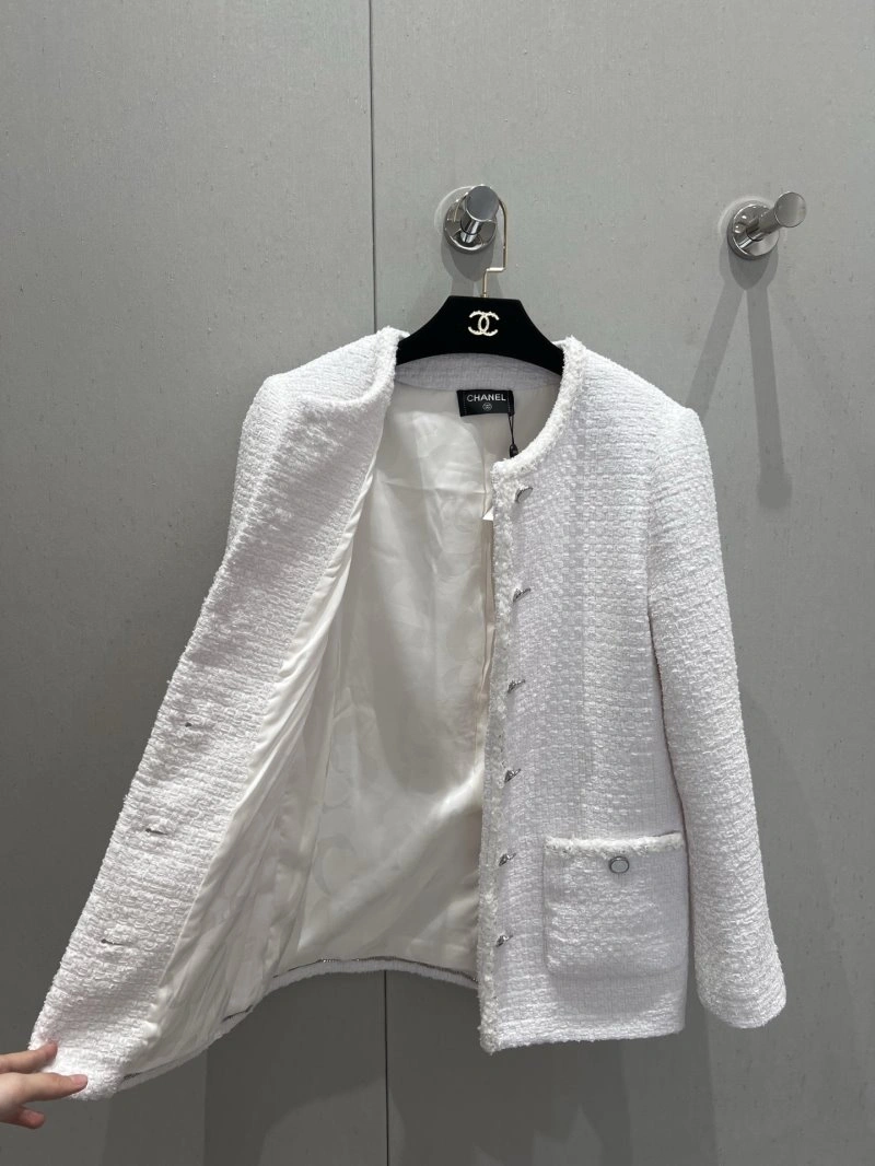 Chanel Outwear Timeless 108136