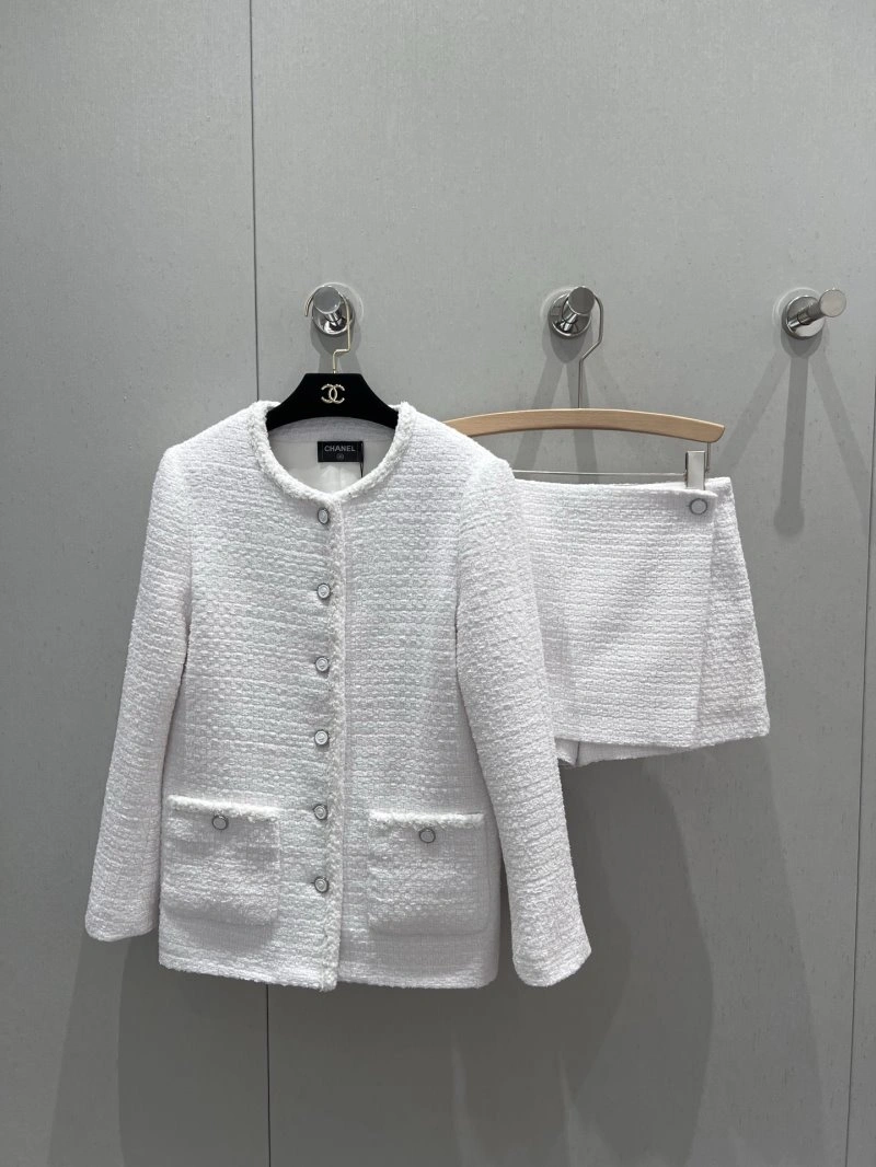Chanel Outwear Timeless 108136
