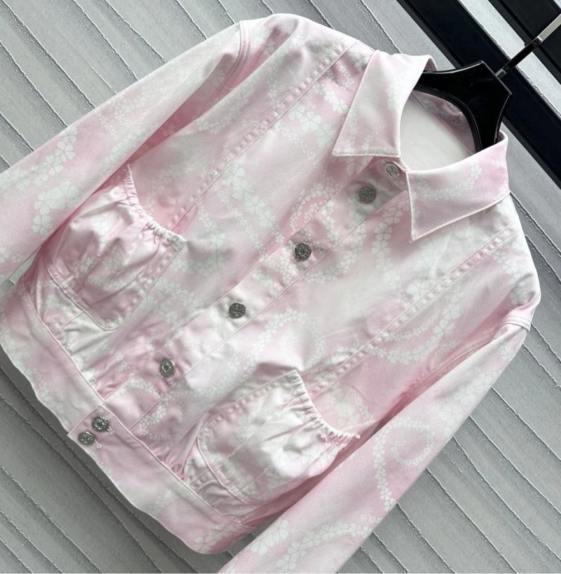 Durable Chanel Outwear 108131