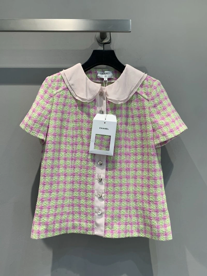 Lightweight Chanel Outwear 108129