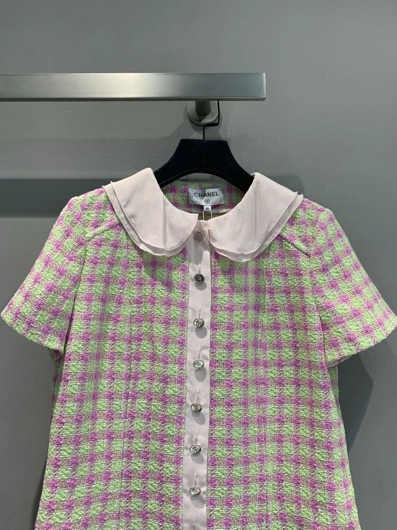 Lightweight Chanel Outwear 108129