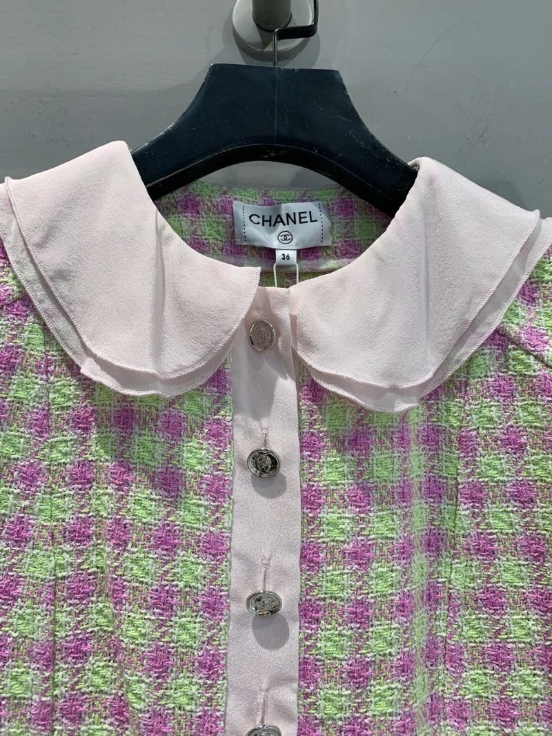 Lightweight Chanel Outwear 108129