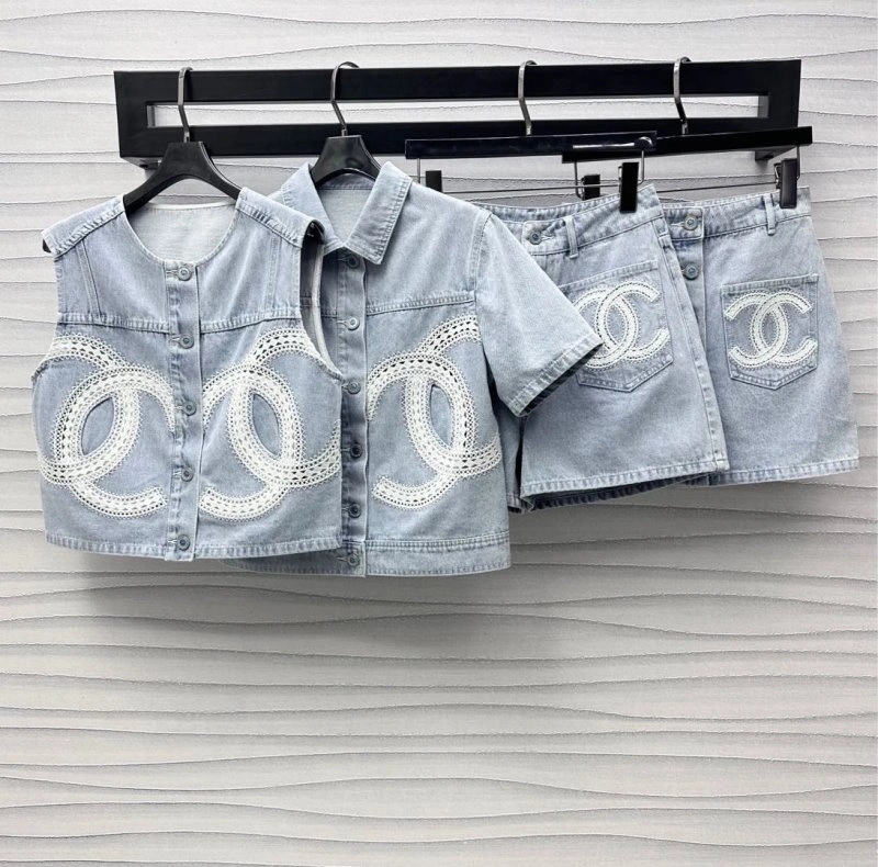WaterResistant Chanel Outwear 108106
