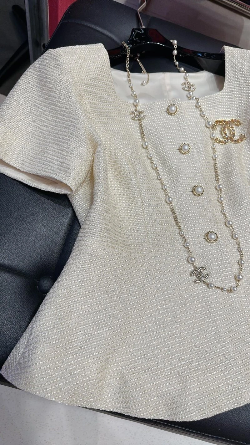 Fashionable Chanel Outwear 109790