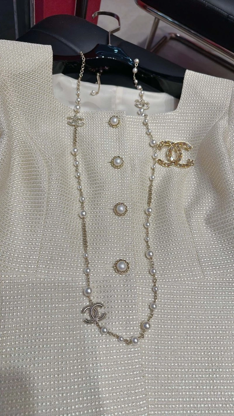 Fashionable Chanel Outwear 109790