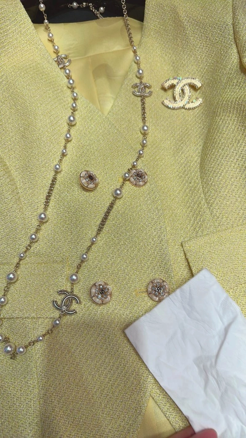 Chanel Outwear EyeCatching 109802