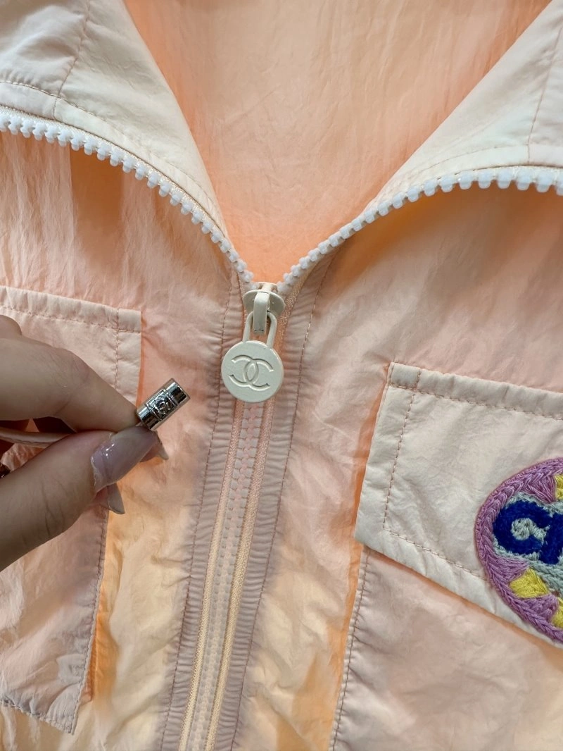 Unisex Chanel Outwear 109463