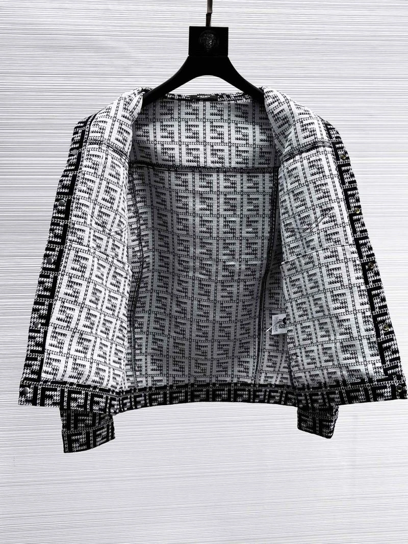Unisex Chanel Outwear 111226