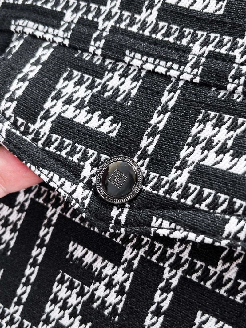 Unisex Chanel Outwear 111226