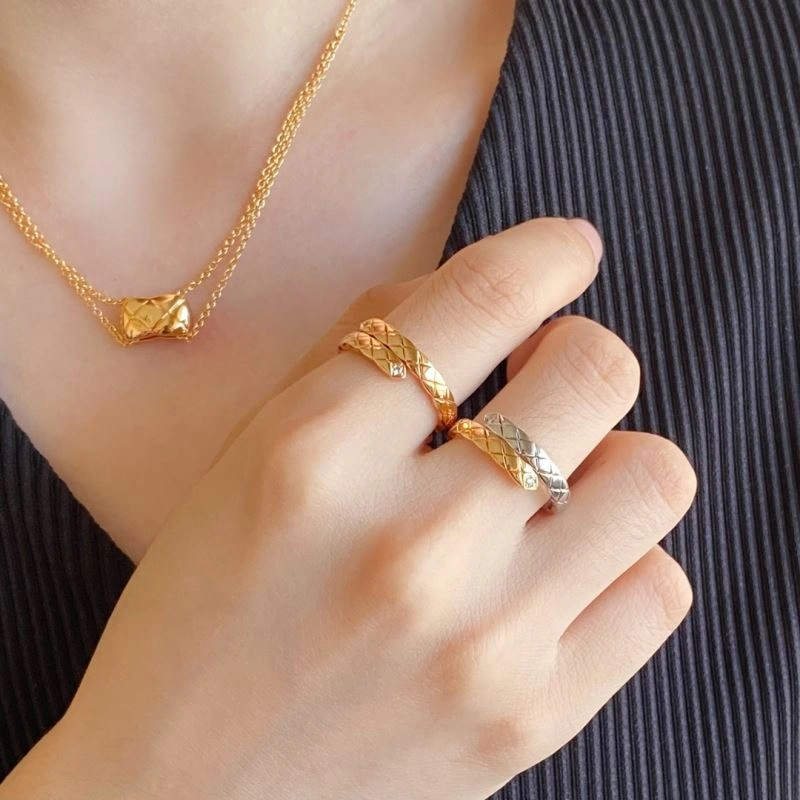 Sleek Chanel Rings 226460