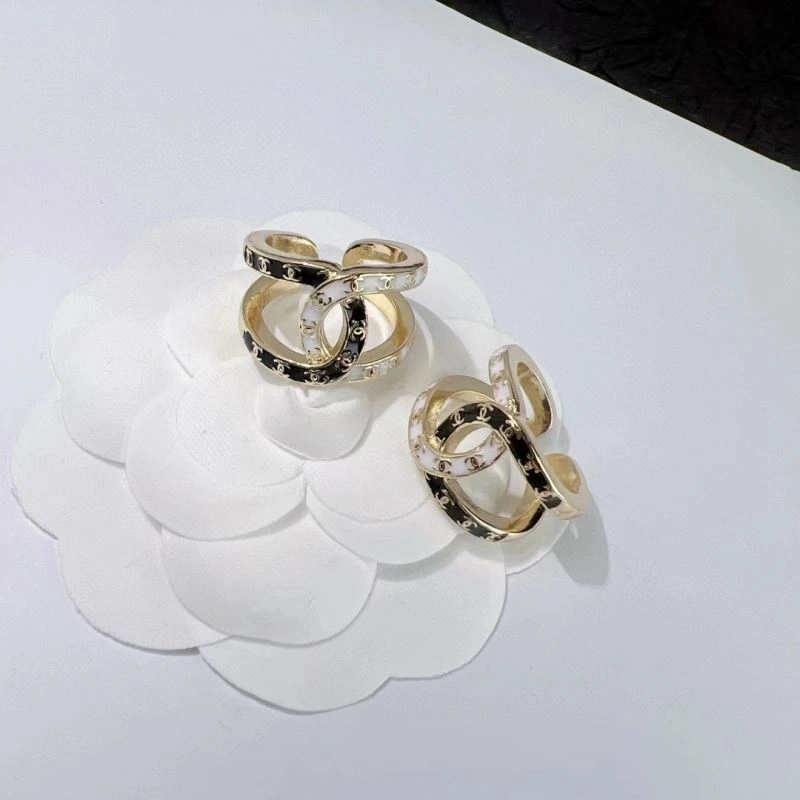 Sporty Chanel Rings 225699