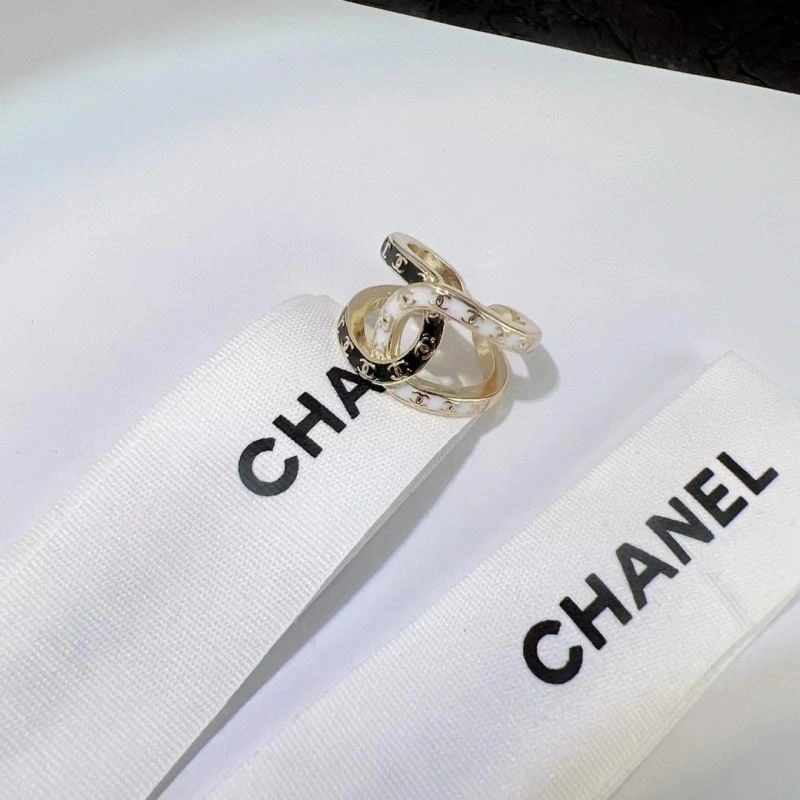 Sporty Chanel Rings 225699