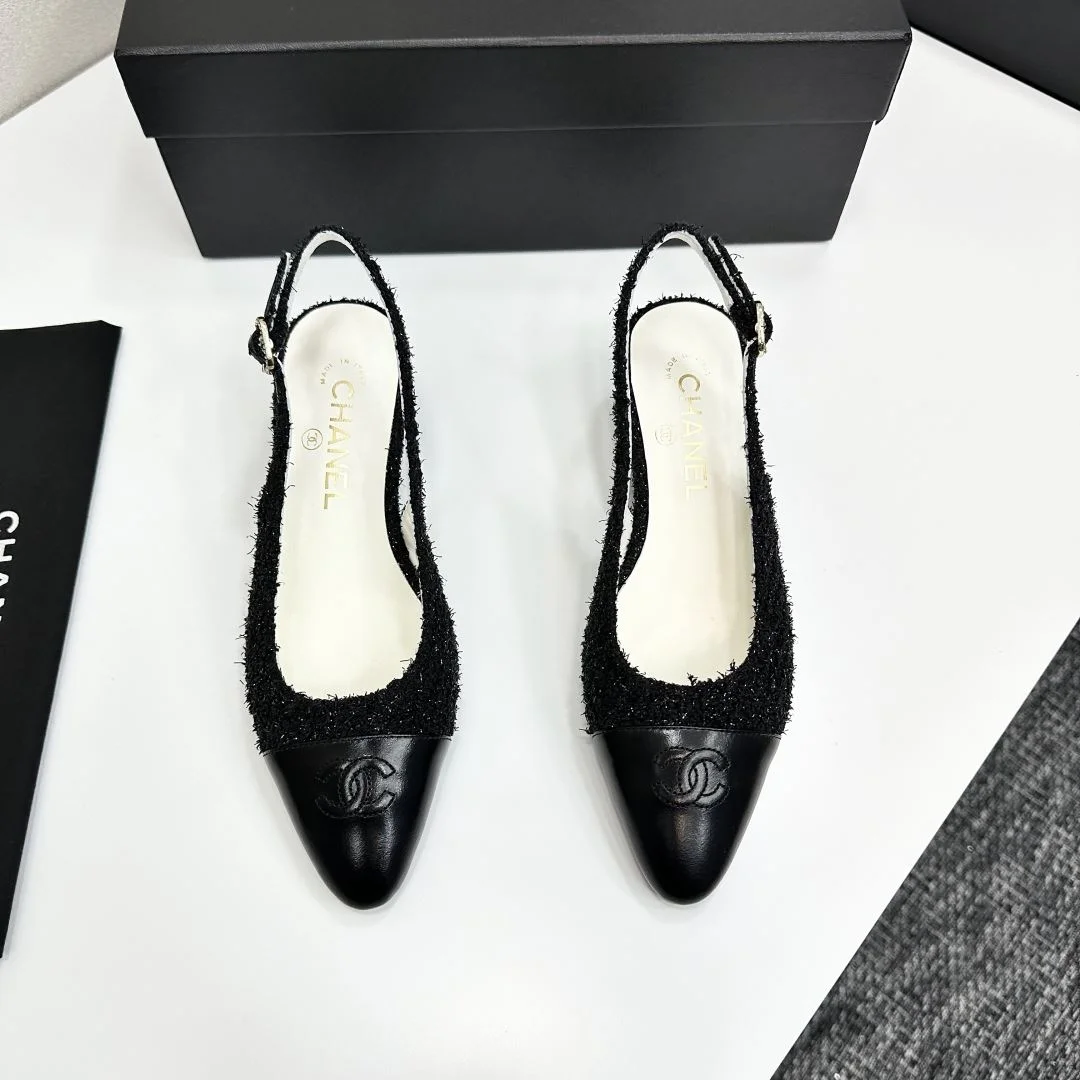 Snug Chanel Sandals 18458