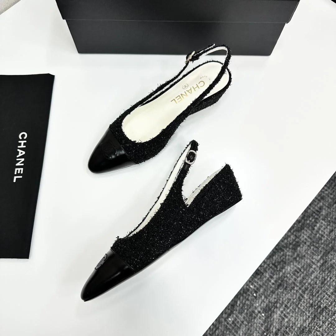 Snug Chanel Sandals 18458