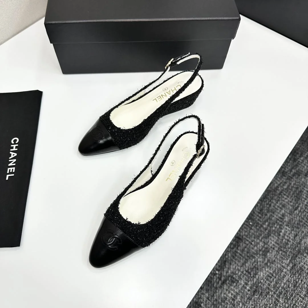 Snug Chanel Sandals 18458