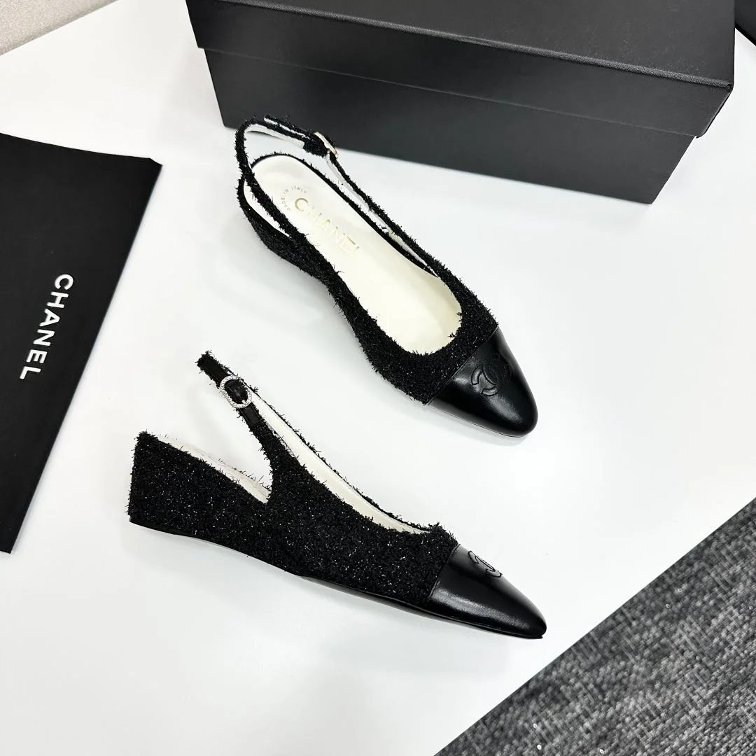 Snug Chanel Sandals 18458