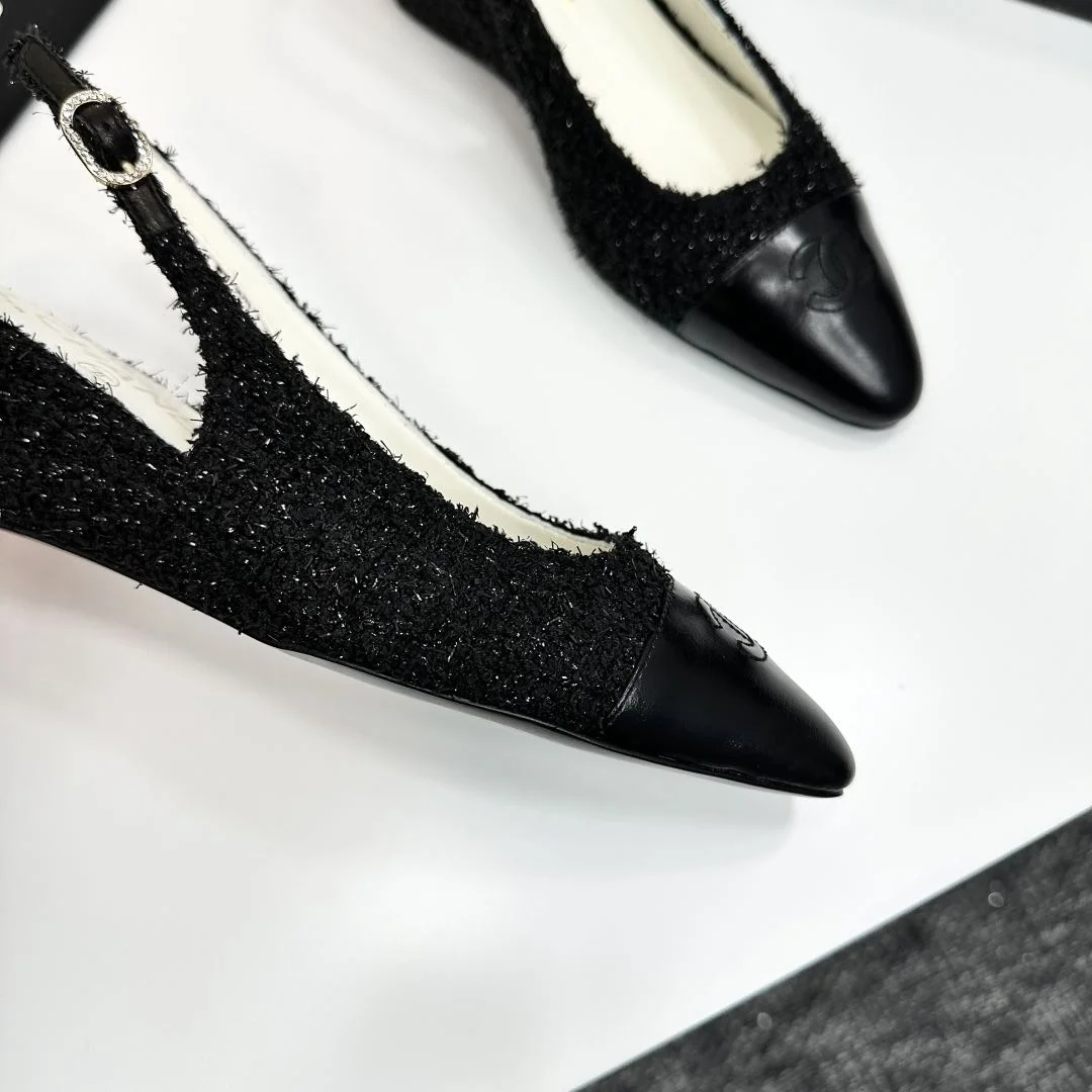 Snug Chanel Sandals 18458