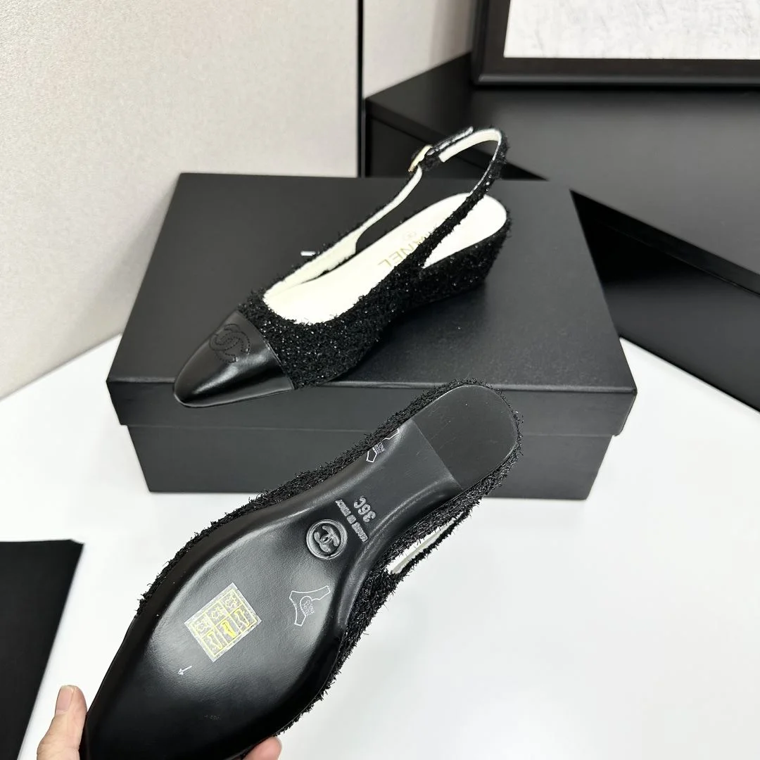 Snug Chanel Sandals 18458
