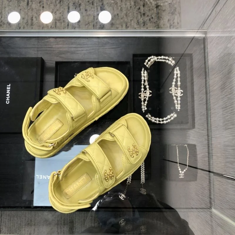 Trendsetting Chanel Sandals 20177