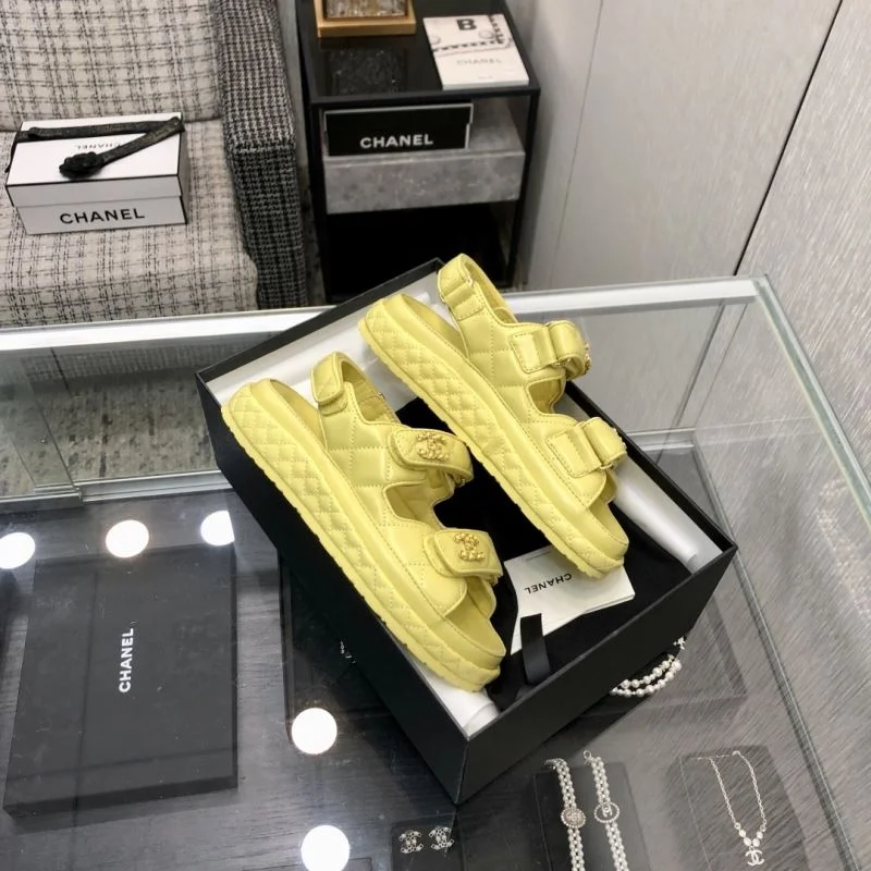 Trendsetting Chanel Sandals 20177