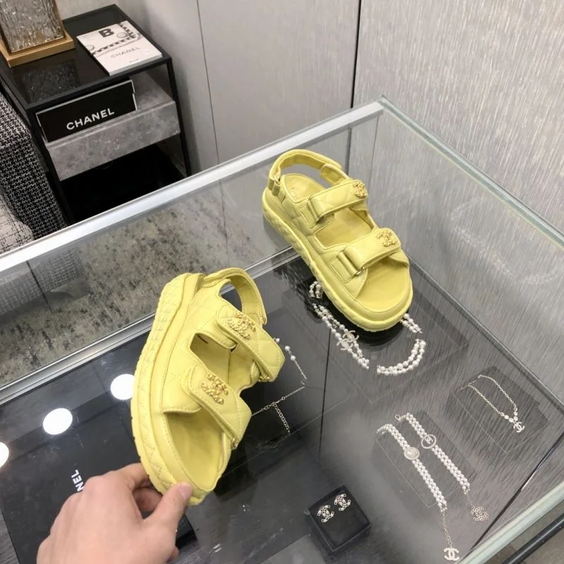 Trendsetting Chanel Sandals 20177