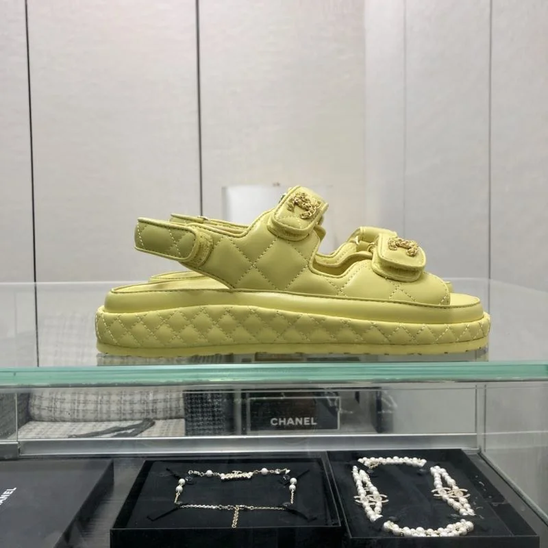 Trendsetting Chanel Sandals 20177