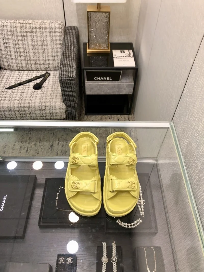 Trendsetting Chanel Sandals 20177