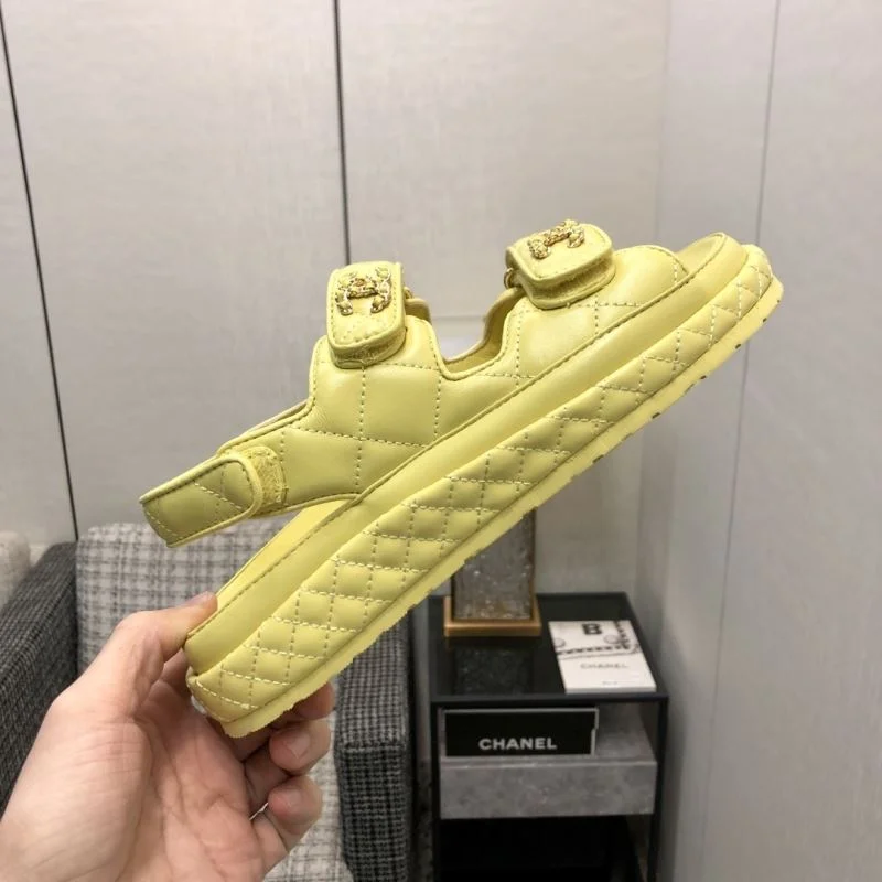 Trendsetting Chanel Sandals 20177