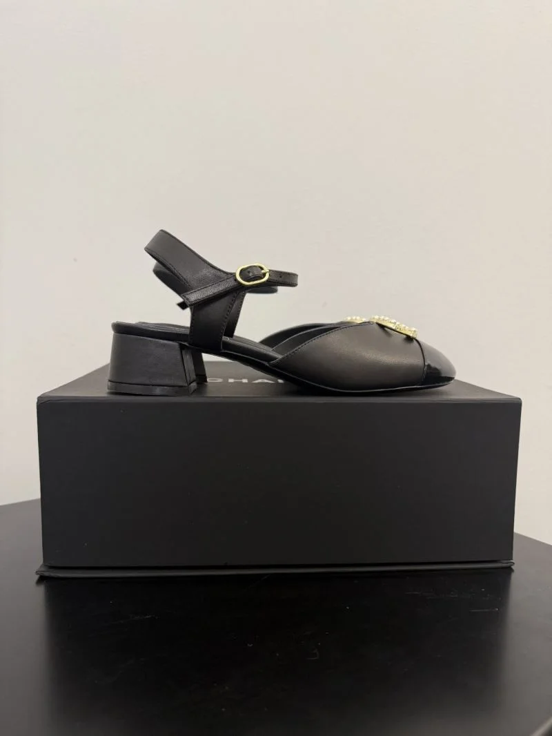 Supportive Chanel Sandals 18982