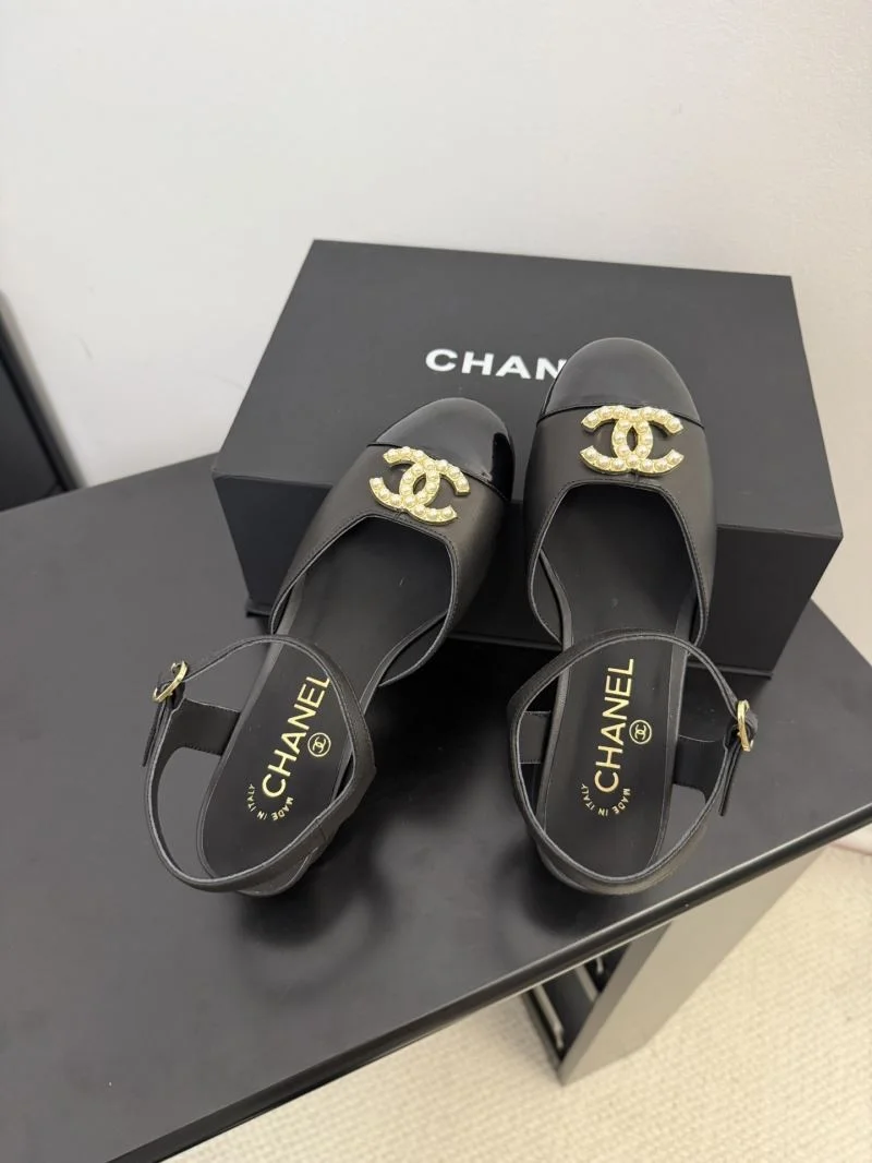 Supportive Chanel Sandals 18982
