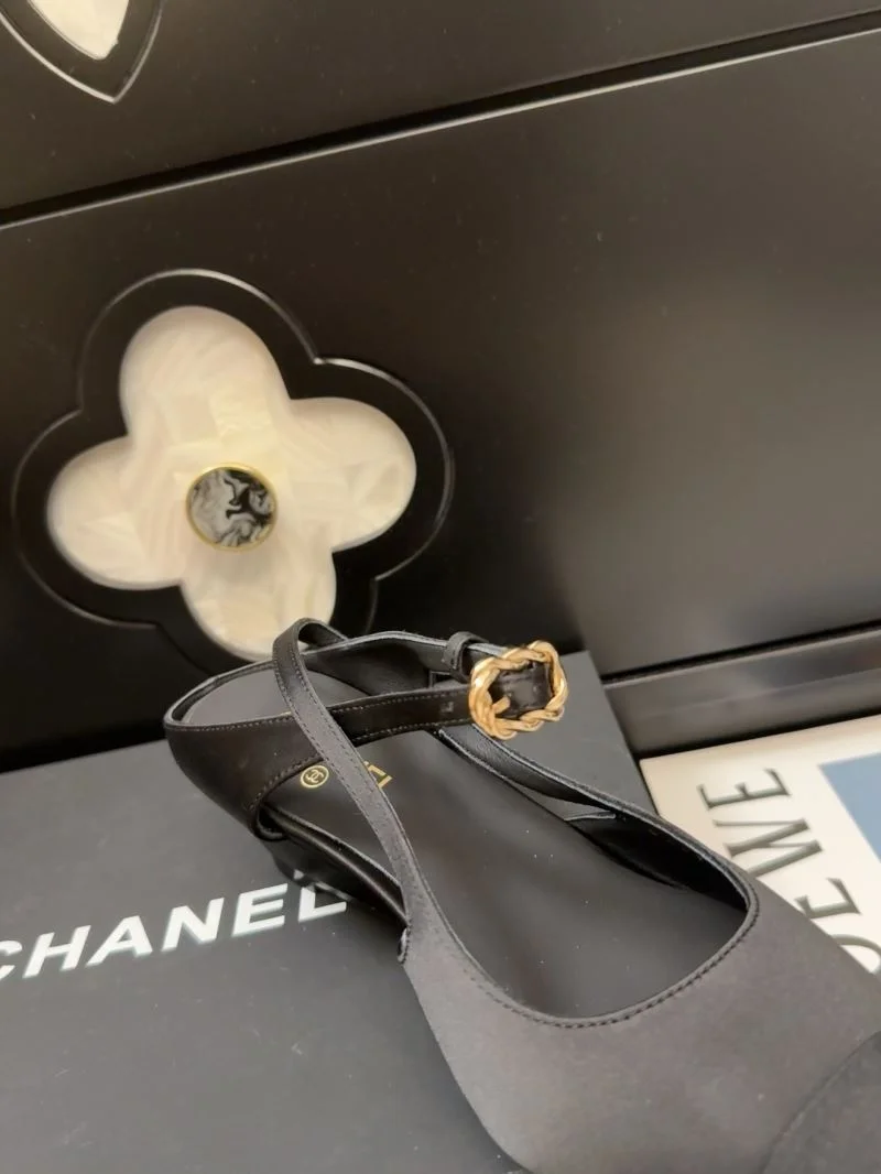 Elegant Chanel Sandals 18968