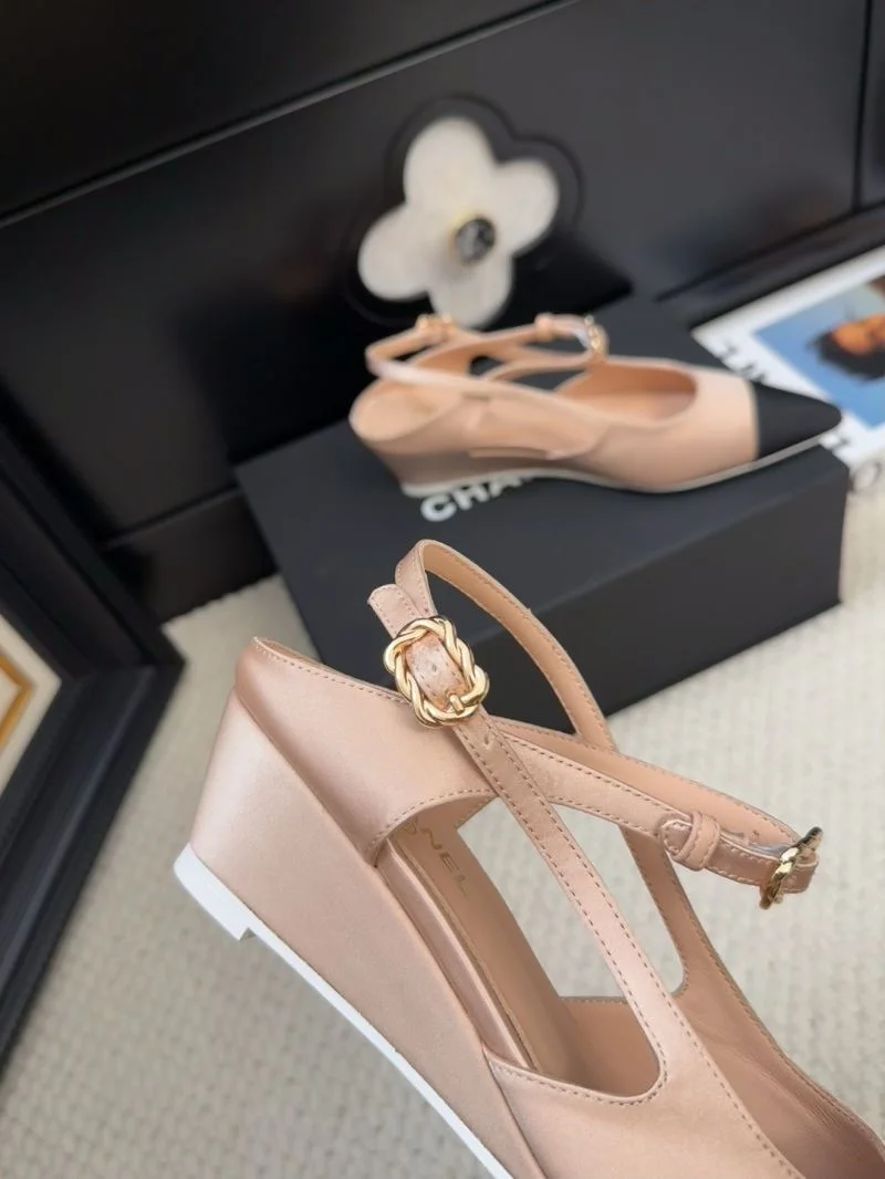 Refined Chanel Sandals 18966