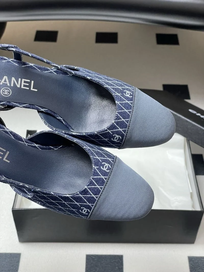 Snug Chanel Sandals 18942