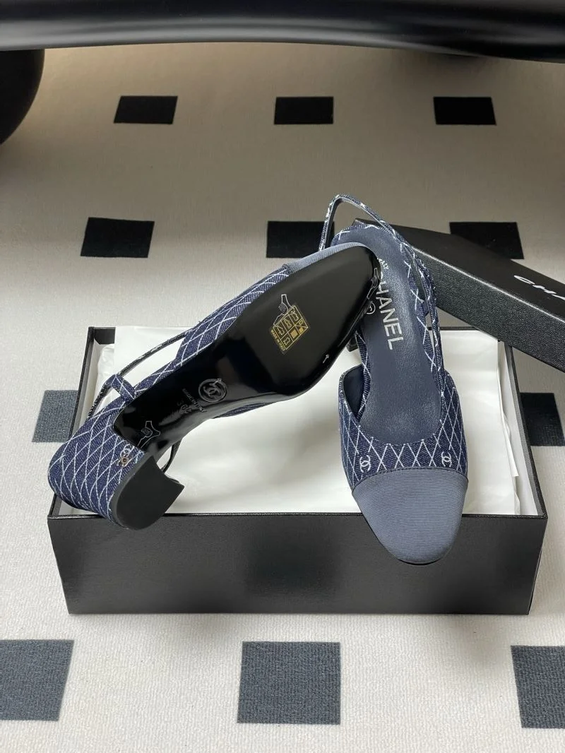 Snug Chanel Sandals 18942