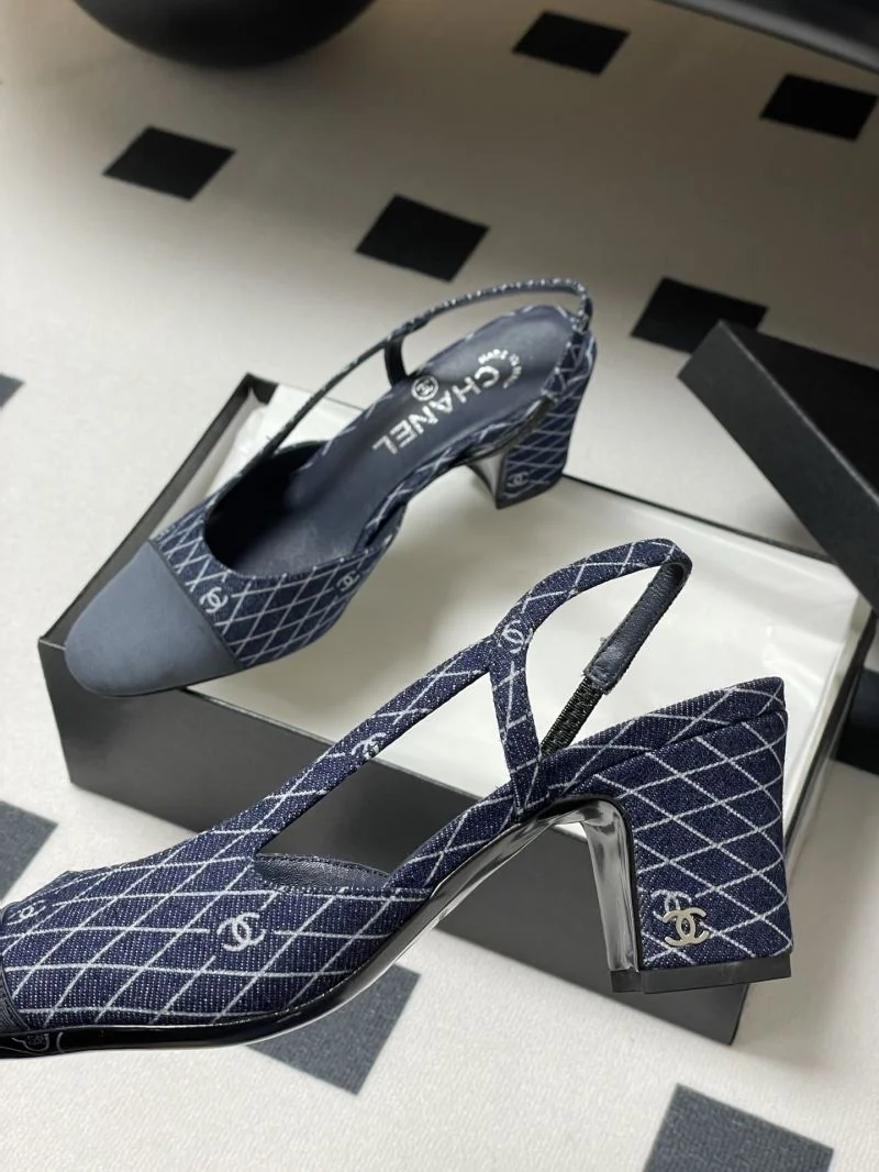 Snug Chanel Sandals 18942