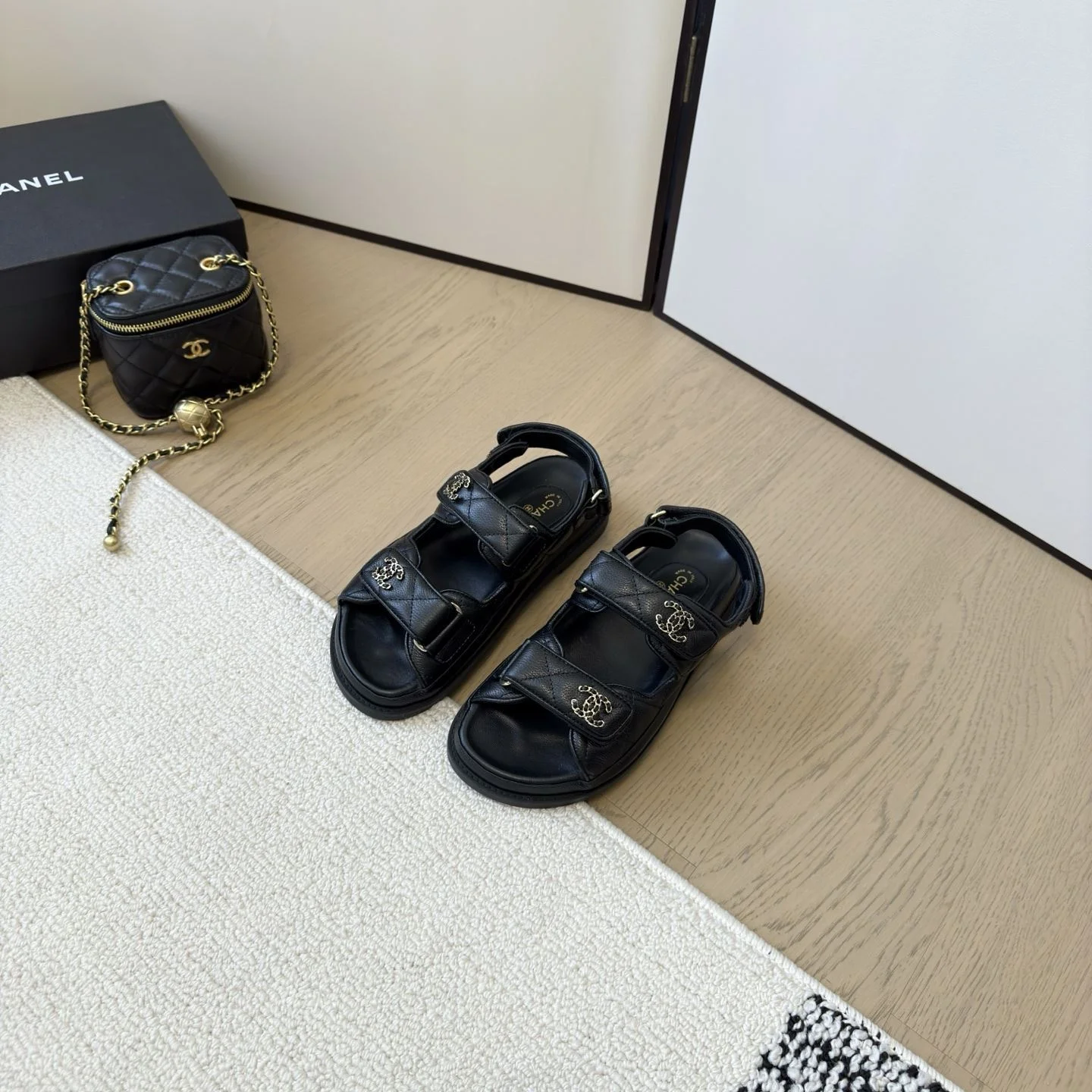 Unique Chanel Sandals 18017