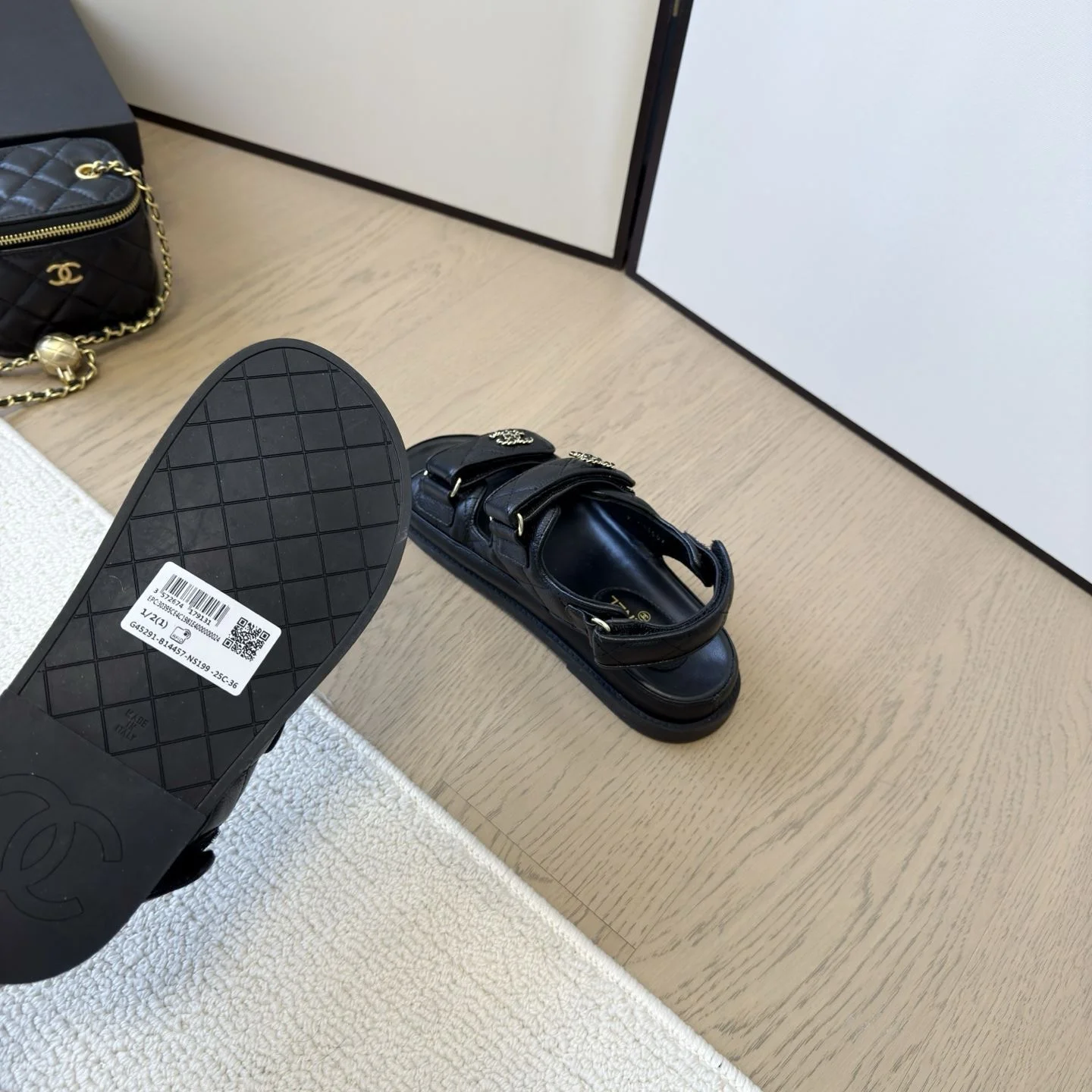 Unique Chanel Sandals 18017