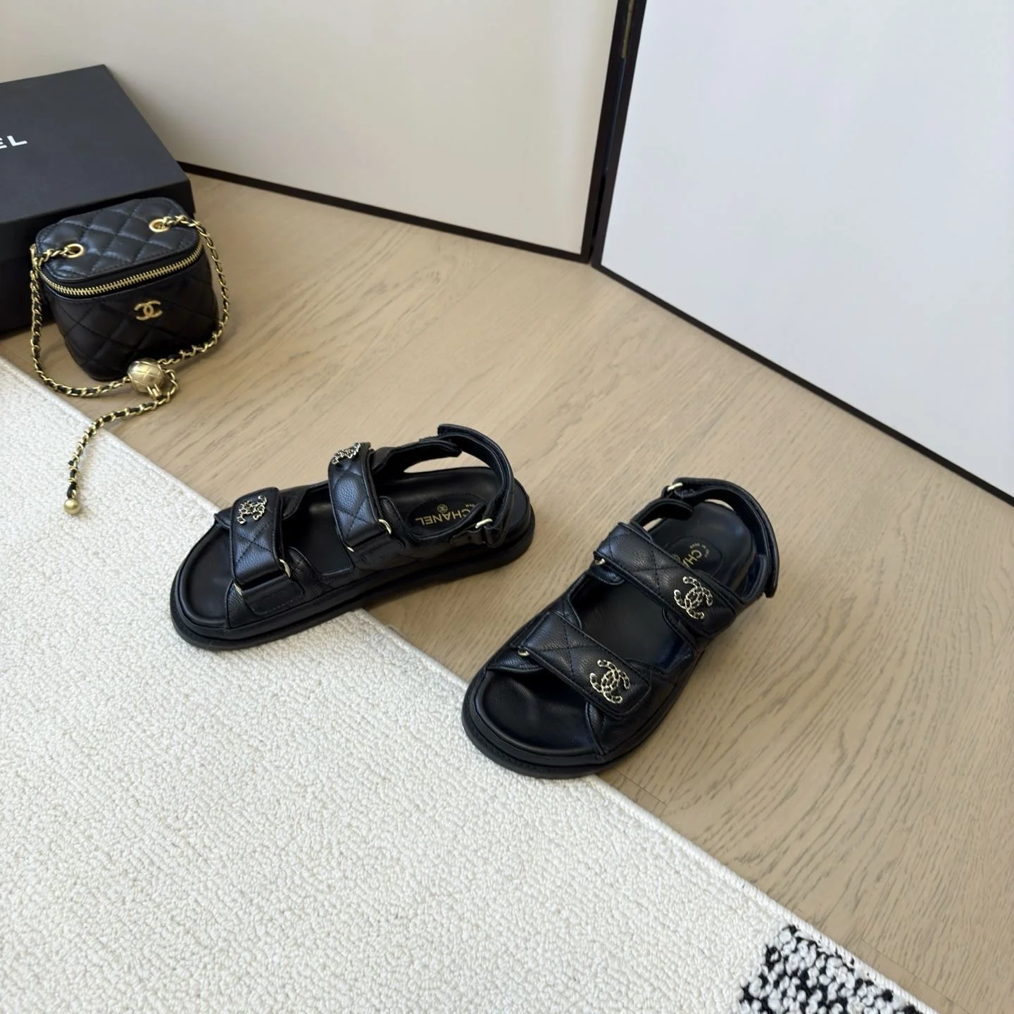 Unique Chanel Sandals 18017