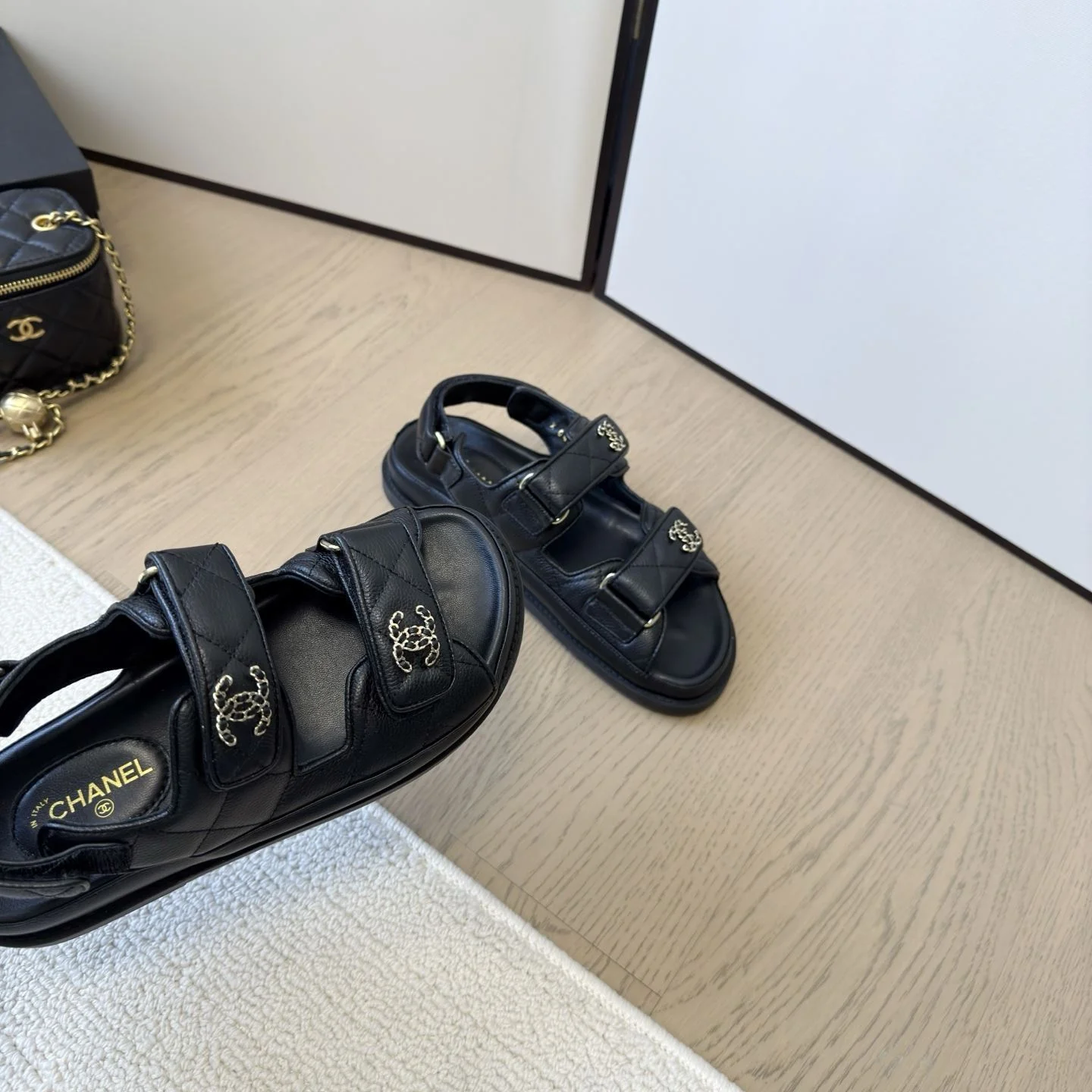 Unique Chanel Sandals 18017